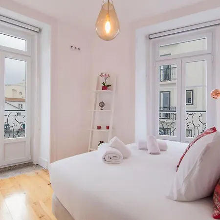 Lovelystay - Lusitano's Heart 2bdr In Alfama Appartement *