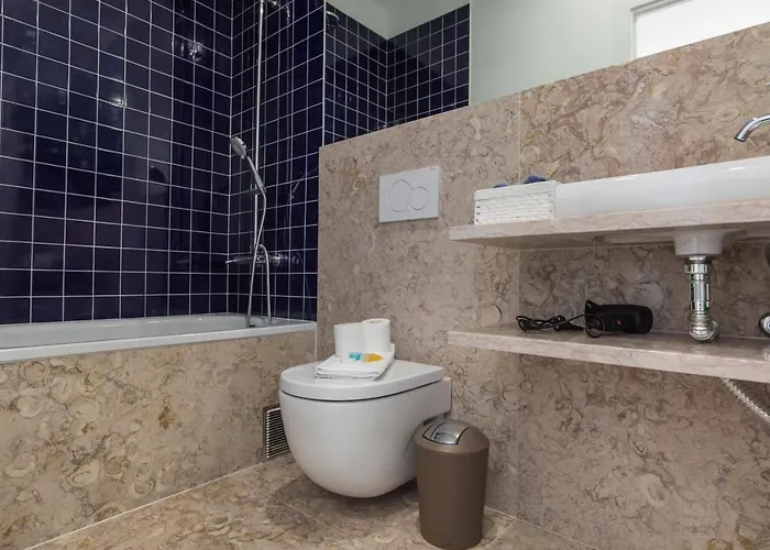 Апартаменты Lovelystay - Lusitano's Heart 2bdr In Alfama *