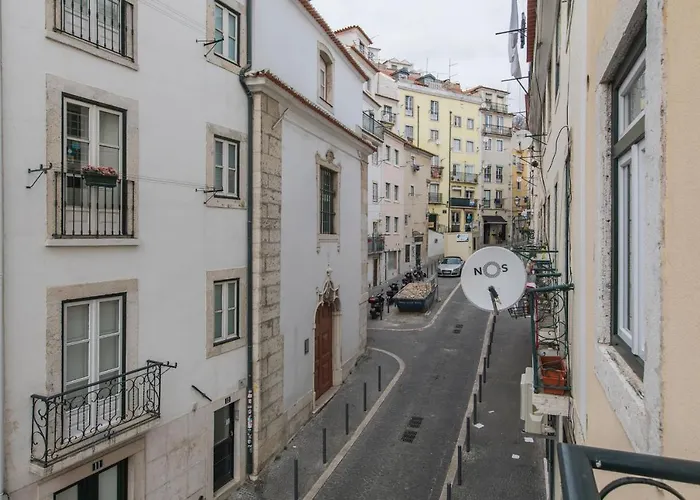 Апартаменты Lovelystay - Lusitano's Heart 2bdr In Alfama